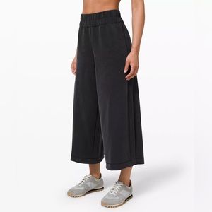 Lululemon seek softness mid rise crop
